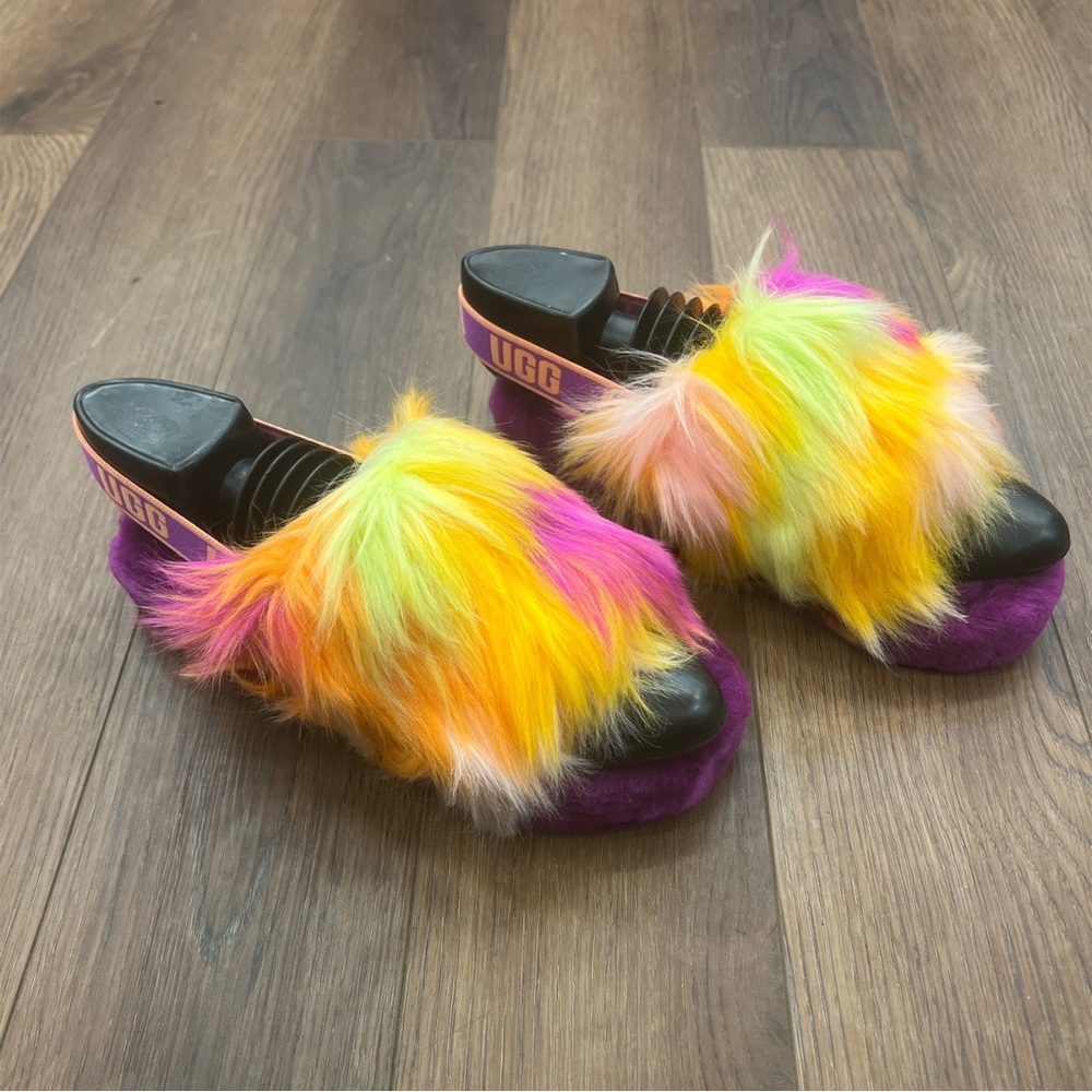 UGG Fluff Yeah Tie Dye Slide Slippers Size 5 Youth/7 Women NEW IN BOX